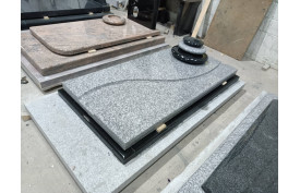 Monument GPG 408 en Granit Jasmine White et Noir Fin
