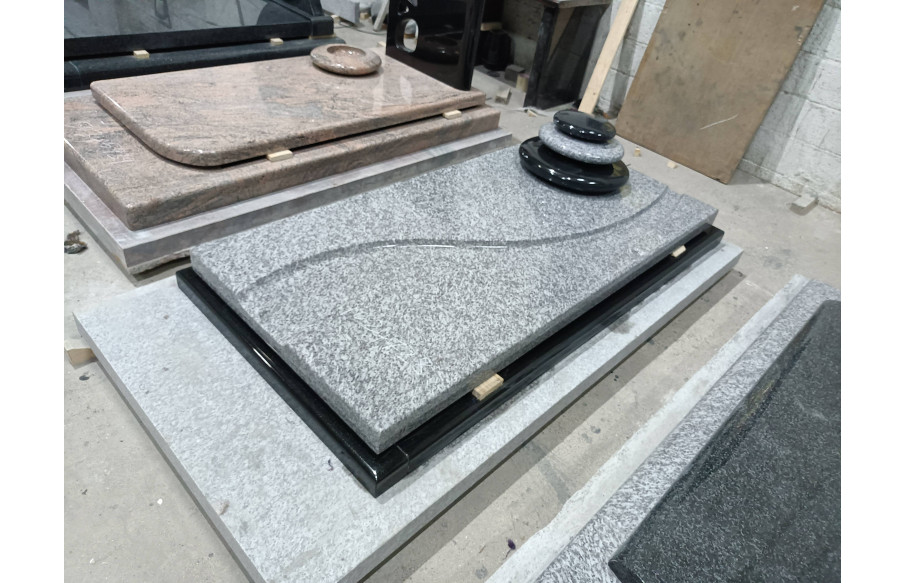 Monument GPG 408 en Granit Jasmine White et Noir Fin